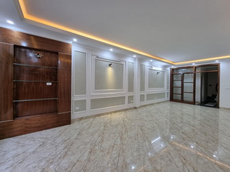 Bán nhà phố Trần Quốc Hoàn, dtsd 65m2 7 tầng, ô tô, kinh doanh, giá bán nhỉnh 15 tỷ