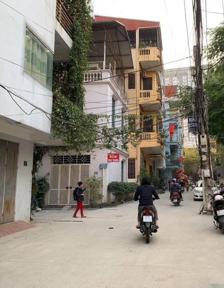 Bán nhà Bùi Xương Trạch, Thanh Xuân, DT rộng 50m2, 5 phòng, giá mềm nhỉnh 3 tỷ. LH 0966456918.