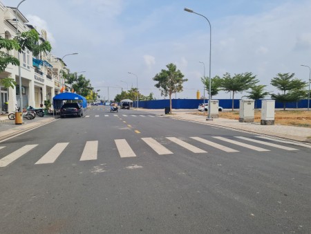 Nhà 1 trệt 2 lầu ngay khu cao cấp bậc nhất Long Xuyên Diamond City, giá tốt đầu tư