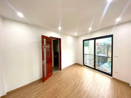 Nhà 6 tầng siêu rộng, Nguyễn Văn Cừ, ô tô tránh tháng máy giá bán nhanh 6.3 tỷ, lh 0982420026