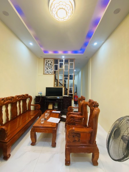 Bán nhà nhỏ tiền gần phố khu an sinh đỉnh bán nhà Vĩnh Ninh Ngọc Hồi, dtsd 43m2, 3 tầng, giá 2.1 tỷ