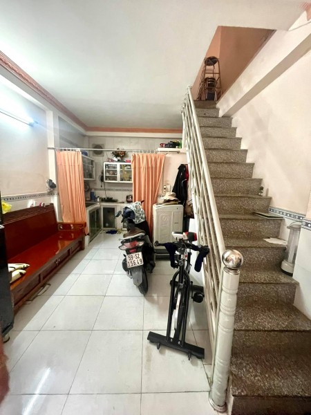Bán nhà gấp Đông Hồ Phường 4 Quận 8, diện tích sử dụng 29m2, giá bán 2.5 tỷ đúc kiên cố