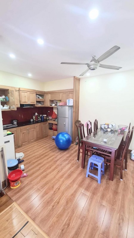 Bán nhà Xuân Đỉnh, vị trí đắc địa, diện tích sử dụng 36m2, giá bán nhanh 2.4 tỷ sổ sẵn