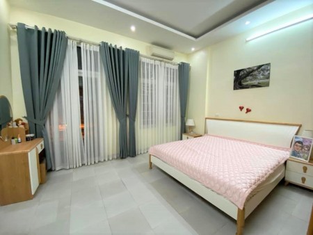 Bán nhà nguyên căn phố Linh Quang, giá bán 2.7 tỷ, diện tích sử dụng 33m2, đúc 4 tầng