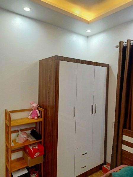 Bán nhà khu đô thị Vạn Phúc, 3.5 tầng, dt 70m2, mt 7m, 4 ngủ, 4 vệ sinh, gara, nhà đẹp