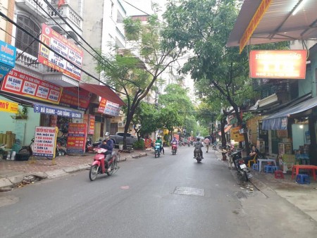Bán gấp nhà phân lô phố Văn La, ô tô tránh, khu vực sầm uất, dtsd 50m2 giá nhỉnh 5 tỷ