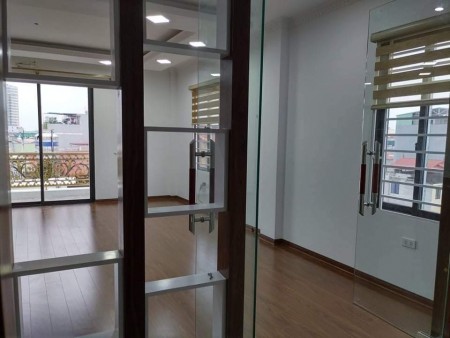 Lạc Long Quân 75mx7Tx5.5MT. Ngõ Thông. Thang máy. Kinh doanh mọi loại hình. Giá 18.5 tỷ.