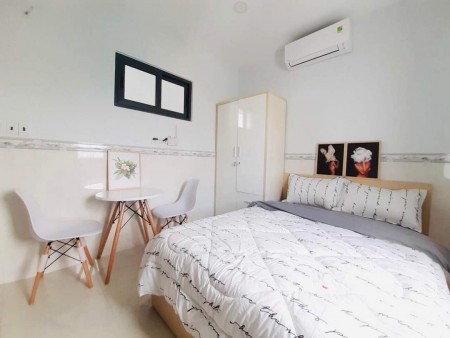 Mới tinh- căn hộ đầy đủ nội thất ngay cầu Nguyễn Văn Cừ, giá cho thuê 4 triệu/tháng