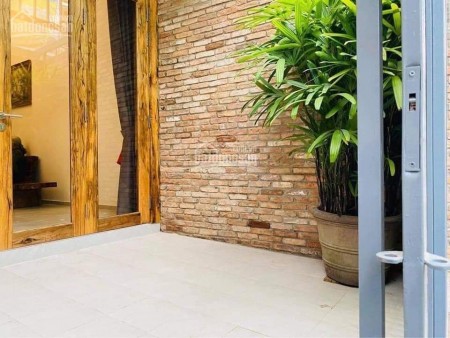 Bán nhà nguyên căn hẻm xe hơi Quận Gò Vấp, diện tích sử dụng 76m2, 2 Tầng, tặng nội thất