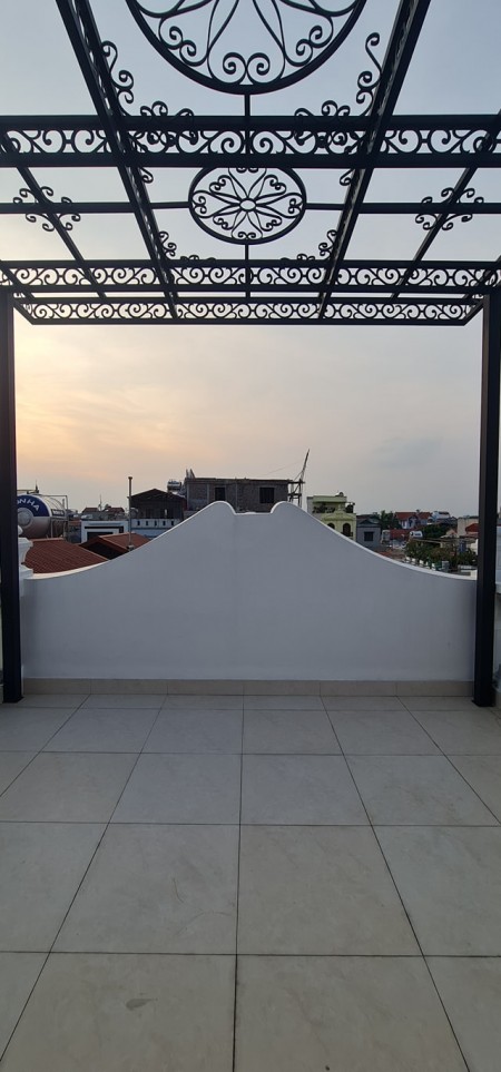 Bán nhà Nguyễn Văn Linh 48m², mặt tiền 4m ô tô đỗ của, kinh doanh sầm uất giá 6,3 tỷ