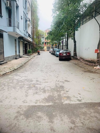 Chủ nhà cần bán gấp nhà Ngọc Thụy Quận Long Biên, ô tô đỗ cửa, dt 100m2, MT 6m, giá 4 tỷ 8