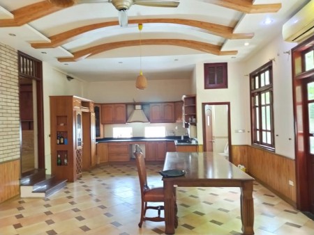 Bán tòa nhà đường Vũ Đức Thận Việt Hưng 350m2 4T MT 12m thang máy KD trên 40 tỷ