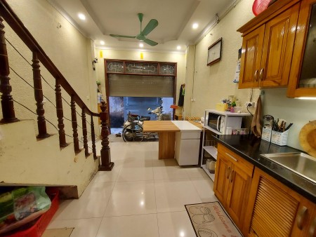Cần tiền bán gấp nhà Thái Thịnh, Đống Đa đúc kiên cố 5 tầng dt 25m2 giá 2.86 tỷ