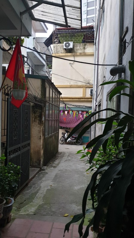 Bán gấp mảnh đất phố Đức Giang - Long Biên, Giá rẻ 1.9 tỷ, có thương lượng, lh 0975298892