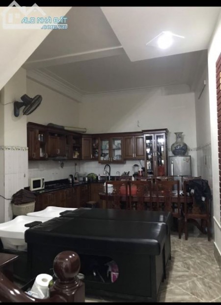 Bán gấp nhà diện tích sử dụng 60m2, 3 tầng Triều Khúc, Thanh Trì giá 5 tỷ 3 LH 0886644228