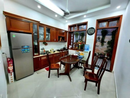 Bán nhà Nguyễn Sơn, ngõ rộng ô tô tránh, diện tích sử dụng 45m2, giá bán 4 tỷ nhỉnh