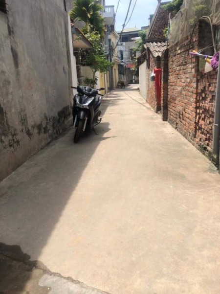 Bán nhanh mảnh đất Cổ Bi huyện Gia Lâm, đường ô tô vào giá cực hợp lý, lh 0983253436
