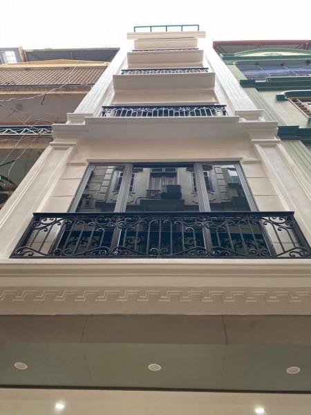 Mặt phố Trương Định, Quận Hai Bà Trưng, vỉa hèm rộng thang máy, diện tích 66m2, giá 18.5 tỷ