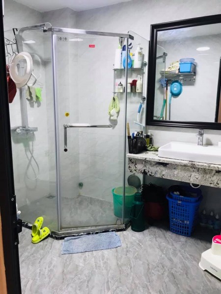Bán gấp mặt phố Yên Lạc Quận Hai Bà Trưng, dtsd 44m2, 5 tầng giá 8.x tỷ, nội thất xịn, kinh doanh