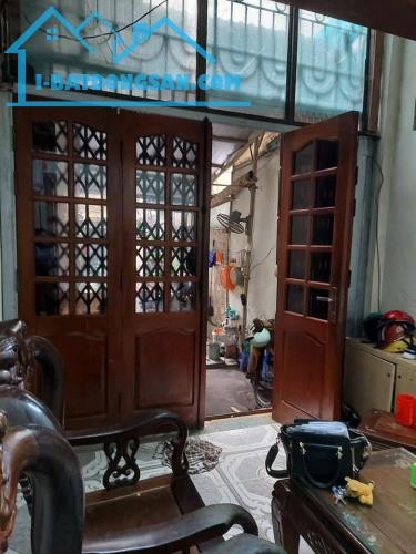 Bán nhà ngõ Hoàng Quốc Việt, diện tích 74m2, 3 tầng đúc, mt 4m, giá. 6 tỷ, lh 0975513371