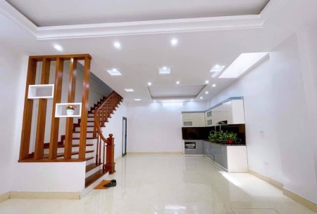 Siêu hot nhà Khương Trung Quận Thanh Xuân diện tích sử dụng 30m2 đúc 3 tầng giá 5.3 tỷ