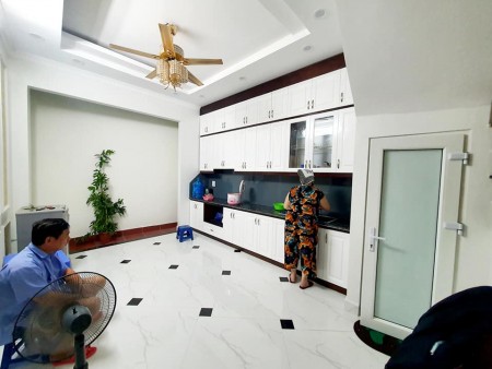 Thanh Xuân nhà phân lô mới kính koong 5 tầng thang máy ô tô tránh vượng khí, vượng kinh doanh