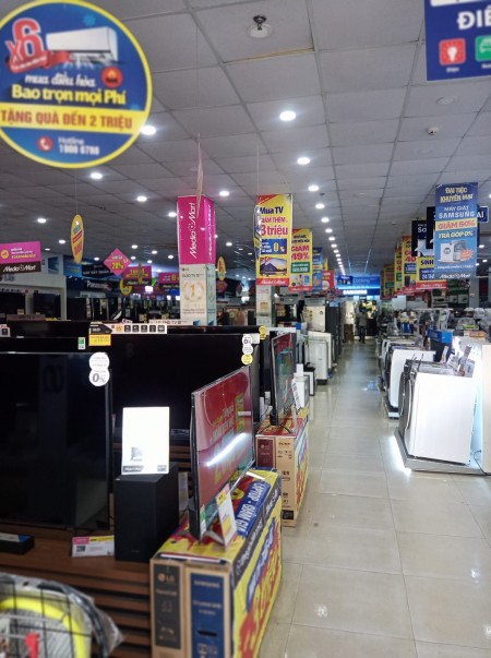 SIÊU VIP. Mảnh đất vàng còn sót lại đường Tam Trinh. Diện tích 602m2. Mặt tiền 18.5m. Giá 127.5 Tỷ.