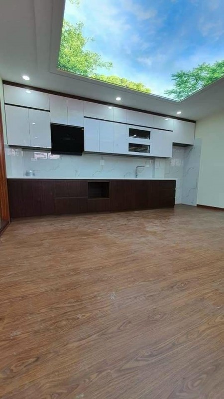 Bán nhà mặt ngõ Trần Quốc Hoàn Hà Nội 50mx6T Mt 4.4m 15 tỷ 0902224679