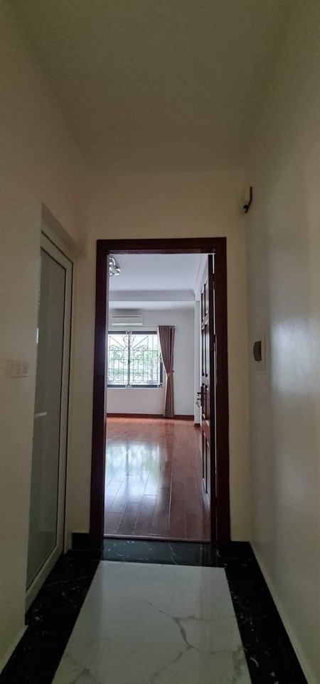 Bán nhà Xuân La, ô tô vào nhà, diện tích 50m2 đúc 6 tầng, mt 5m, thiết kế đẹp, giá 5.95 tỷ
