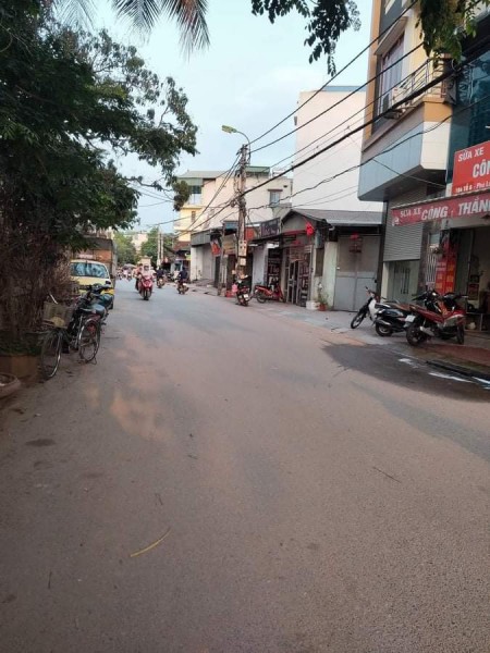 Bán gấp cần thanh khoản, cấp 4, ngõ rộng thoáng, hàng xóm thán thiện, khu vực tiện ích bao trùm