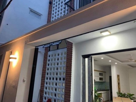 Bán nhà Tứ hiệp Thanh Trì diện tích sử dụng 40m2 4 tầng Mt 4m 2.8 tỷ có thương lượng