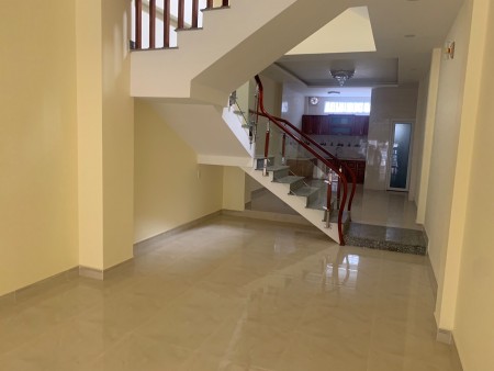 Cần bán nhà mặt tiền trung tâm Phường 2 thành phố Đà Lạt giá bán 9.5 tỷ, sổ sẵn