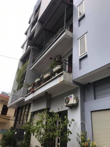 Bán nhà nguyên căn lô góc Quận Cầu Giấy dtsd 54m2, mt 7m ô tô kd giá bán10.3 tỷ Lh 0386380199