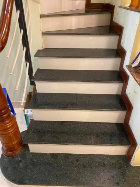 Cần bán nhà phố Ngọc Hà, diện tích sử dụng 32m2, ngõ thông, giá bán 3.2 tỷ, lh 0988899816