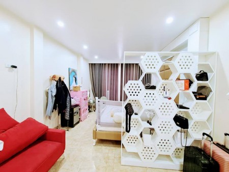 Nhà Ngọc Lâm, lô góc 3 thoáng, ô tô, diện tích 75m2, 5 tầng, mặt tiền 4,5m, giá 8.9 tỷ