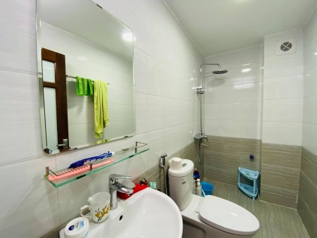 Bán nhà đẹp Nguyễn Ngọc Vũ diện tích sử dụng 40m2 6 tầng, tặng nội thất giá 6,8 tỷ