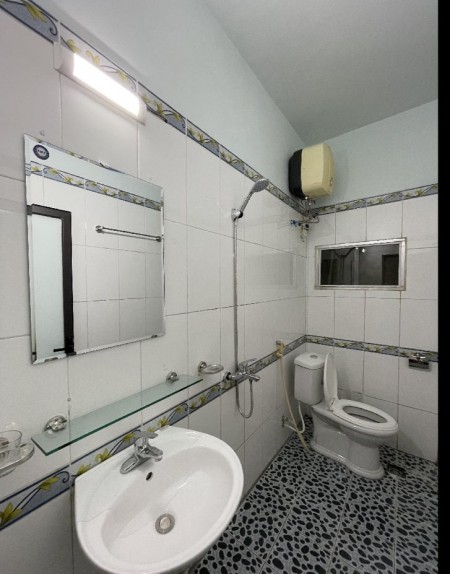 Bán Gấp nhà Khương Đình diện tích 40m2 giá bán 3.75 tỷ thiết kế Hiện Đại, ngõ 3 gác
