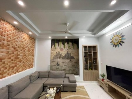 Cực phẩm khách sạn 5 sao mt 378 Khương Đình Thanh Xuân, dt 50m2, 4 tầng, giá chỉ 3.75 tỷ
