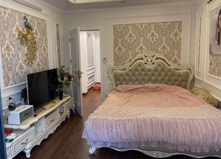 Bán nhà giá cực rẻ ngay đường Nguyễn Sơn, Long Biên, dtsd 53m2, 5 tầng, 4.7 tỷ, ô tô vào nhà