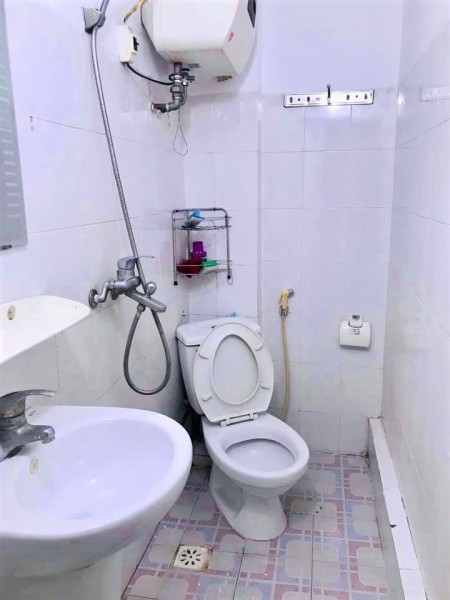 Bán nhà Cát Linh bán đất tặng nhà dt 25m2 đúc 5 tầng giá 1,8 tỷ hàng xóm mặt phố, sổ sẵn