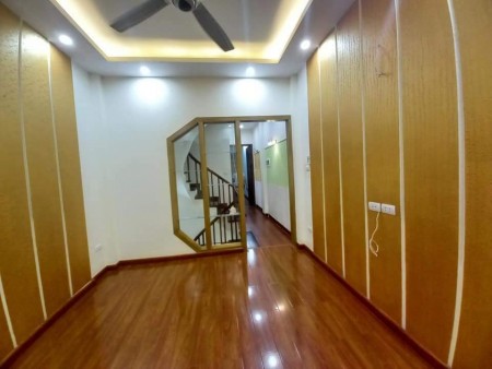 Giá quá tốt đầu ngõ lớn kinh doanh ô tô vào sân nhà 4 mặt thoáng như biệt thự giá tốt