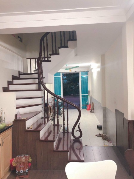 Bán nhà 3 tầng tại Ngô Xuân Quảng, Trâu Quỳ đường oto vào giá 2 tỷ. LH 0983253436