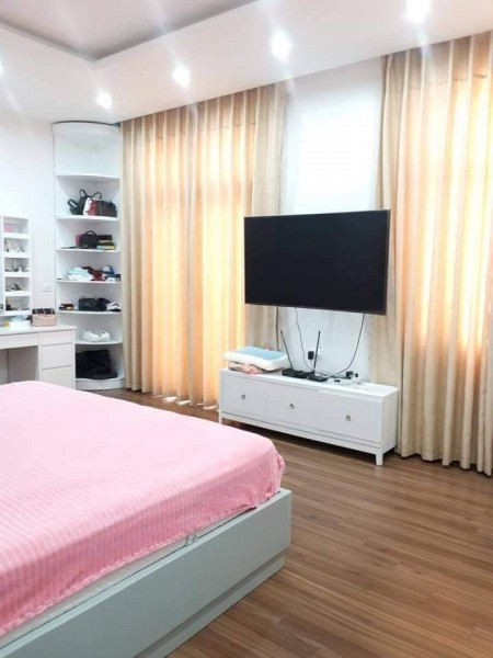 Bán nhà Nguyễn Văn Cừ ngõ thông thoáng ô tô tải tránh dt 68m2, 5 tầng, giá bán 6.2 tỷ