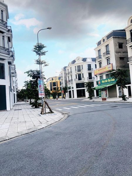 Bán nhanh căn shophouse Sông Hồng khu 31Ha Trâu Quỳ giá đẹp cho nhà đầu tư. 0983253436