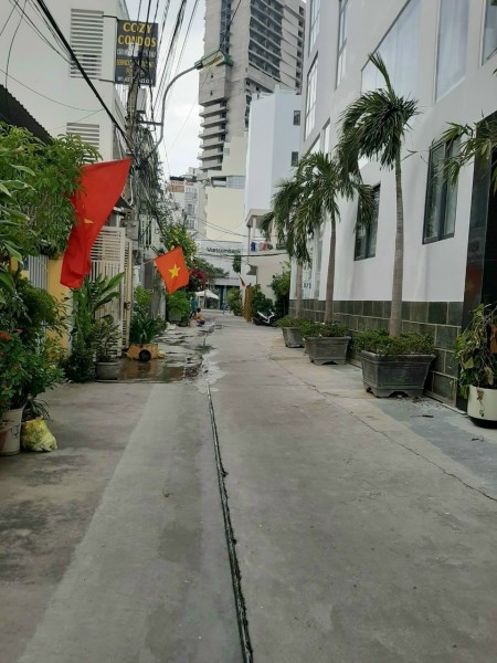 Bán nhà Phố Nha Trang, cách biển chỉ 3p đi bộ, dt 75m2, giá chỉ 6,350 tỉ.Lh: 0905050075 (Yến)