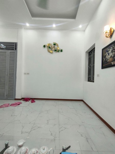 Nhà đẹp, ở ngay. Bán nhà mặt ngõ Trương Định. DT 31m2. 4 Tầng. MT 7m. Giá 2.95 Tỷ.