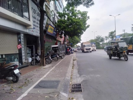 Bán Nhà Mặt Phố Nguyễn Văn Linh - Kinh Doanh sầm uất Ngày Đêm. Diện tích 27m2 - Giá 2,7 tỷ