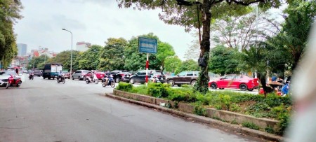 Bán nhà mặt phố Đặng Văn Ngữ diện tích sử dụng 160m2 3 tầng mt 6.1m giá bán 30.5 tỷ