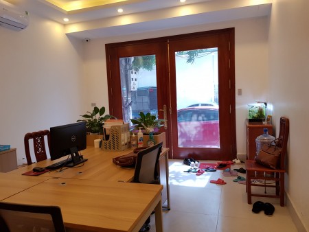 Bán nhà Hoàng Quốc Việt 53m2, 4.75 tỷ, ô tô phi vào nhà, xịn xò đẳng cấp