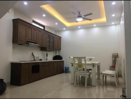 Cần gấp nhà Ái Mộ Quận Long Biên gần bệnh viện diện tích 30m2 giá bán nhanh 2 tỷ85